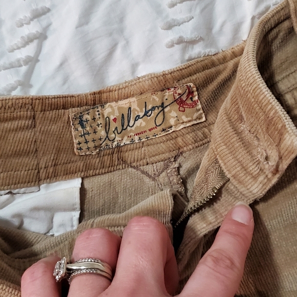 Short shorts - Picture 2 of 4